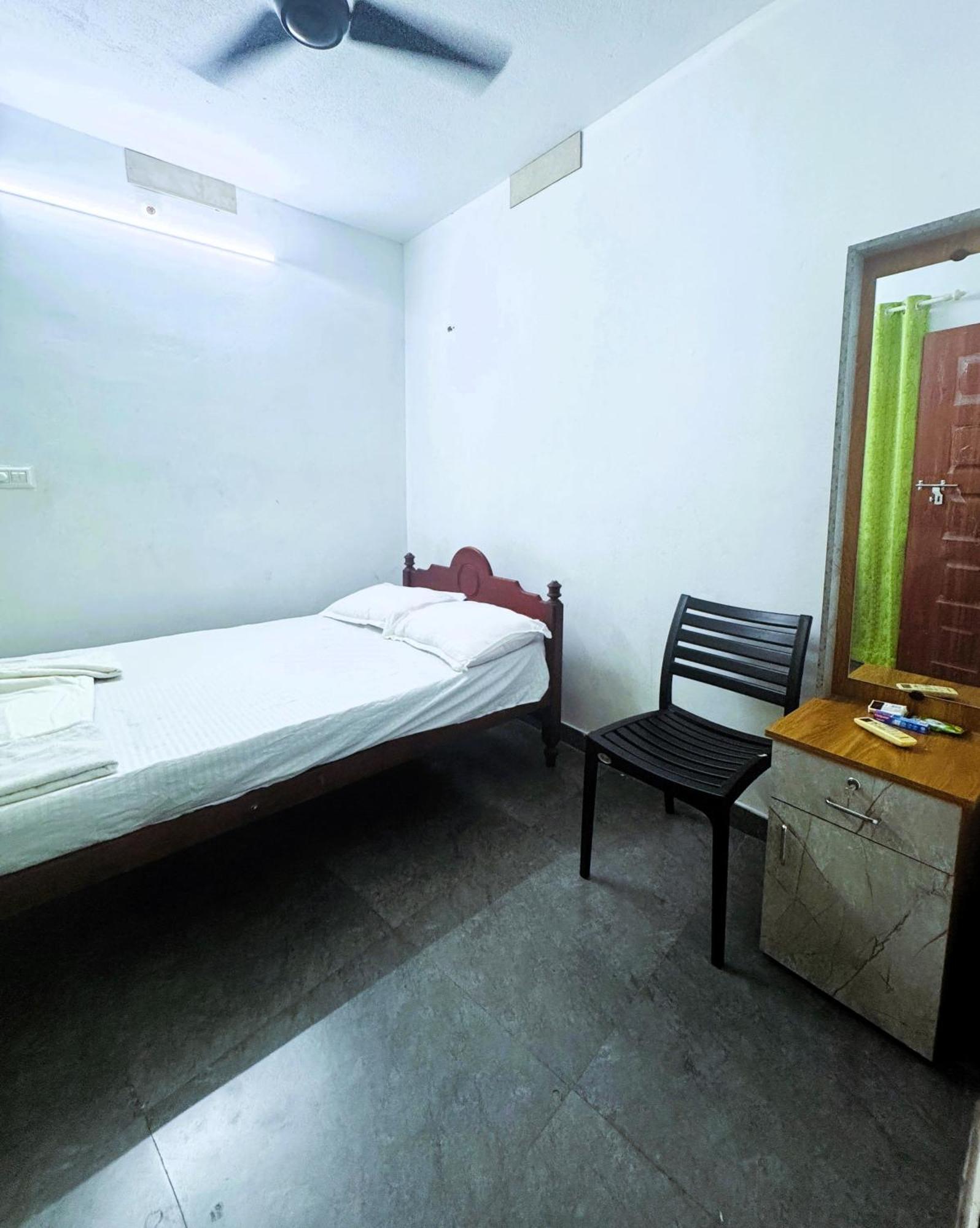 Vcs Apartments Parassinikadavu Parassinikkadavu Pokoj fotografie